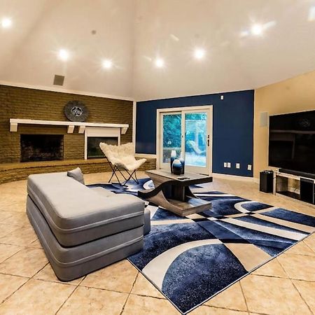 Huge 6 Bedroom With Pool, Spa, 85 Inch Tv, Game Room Houston Dış mekan fotoğraf