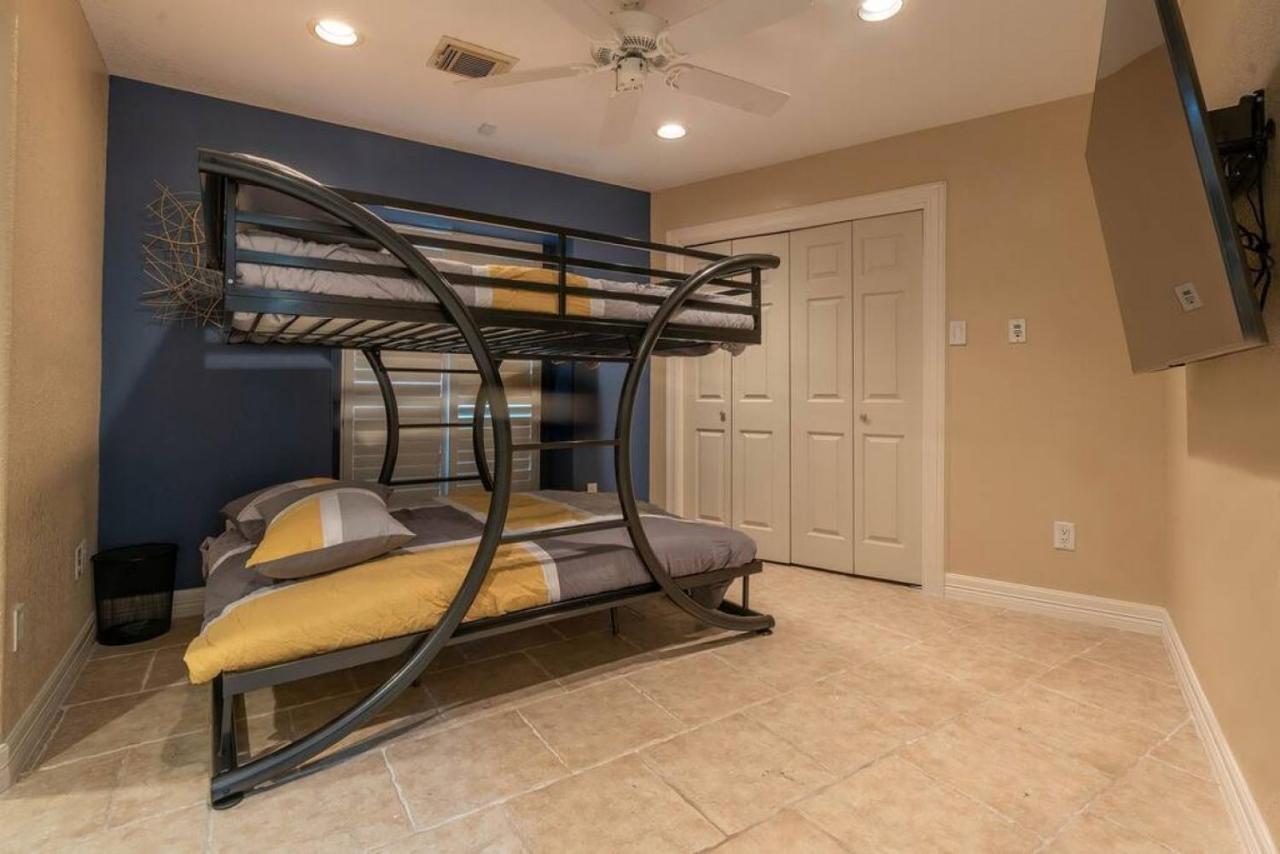 Huge 6 Bedroom With Pool, Spa, 85 Inch Tv, Game Room Houston Dış mekan fotoğraf