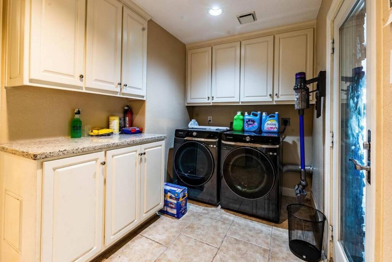 Huge 6 Bedroom With Pool, Spa, 85 Inch Tv, Game Room Houston Dış mekan fotoğraf