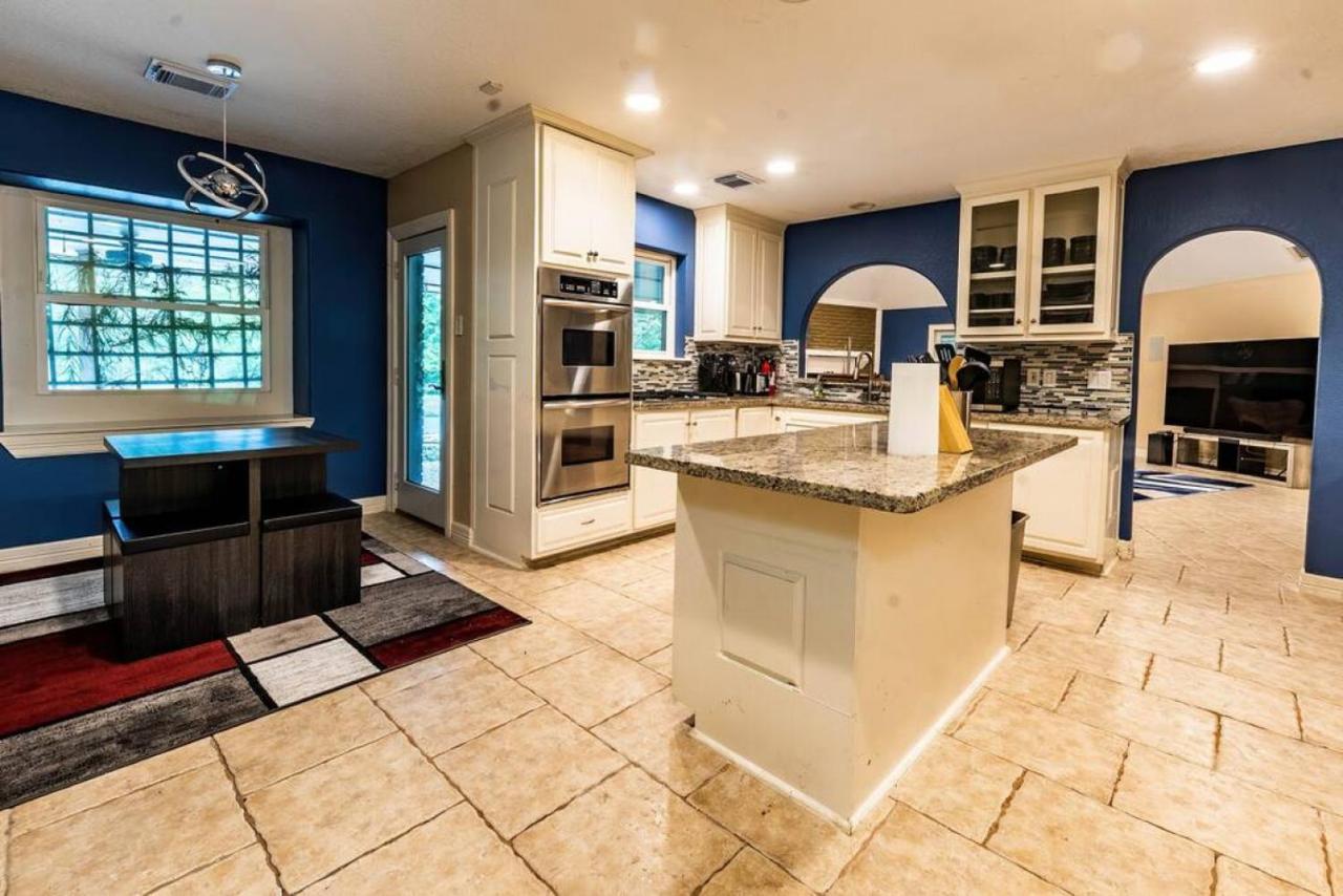 Huge 6 Bedroom With Pool, Spa, 85 Inch Tv, Game Room Houston Dış mekan fotoğraf