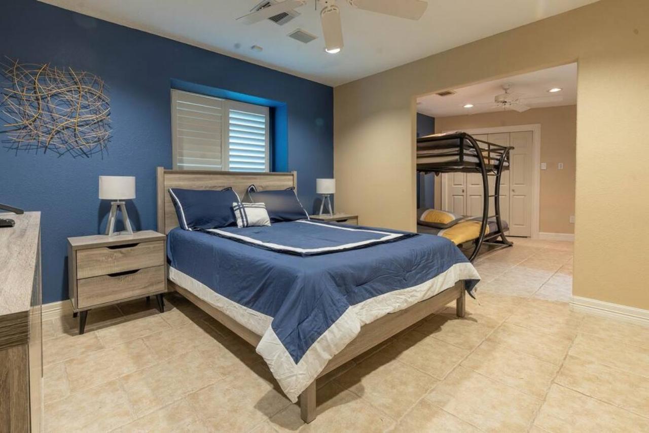 Huge 6 Bedroom With Pool, Spa, 85 Inch Tv, Game Room Houston Dış mekan fotoğraf