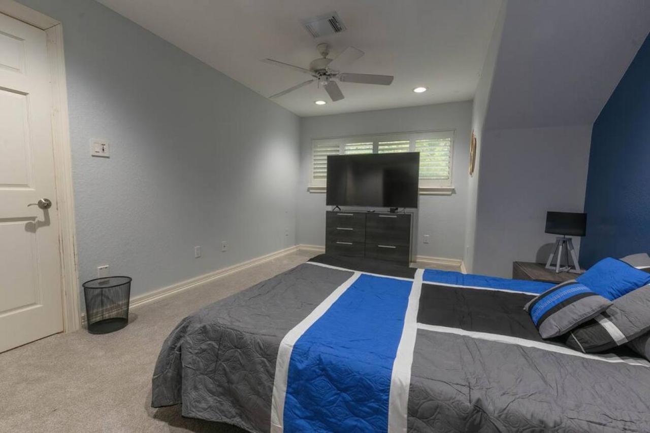 Huge 6 Bedroom With Pool, Spa, 85 Inch Tv, Game Room Houston Dış mekan fotoğraf