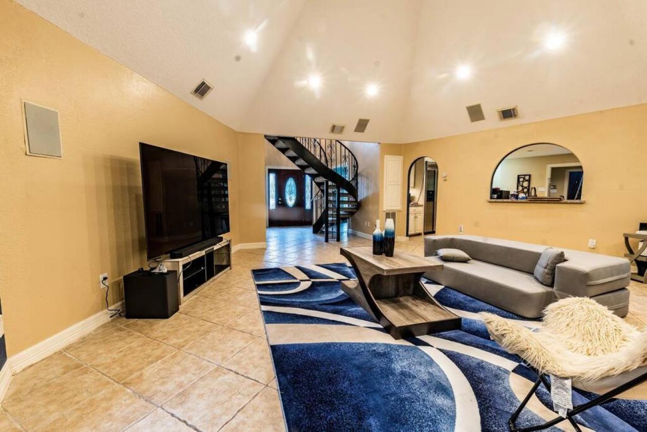 Huge 6 Bedroom With Pool, Spa, 85 Inch Tv, Game Room Houston Dış mekan fotoğraf