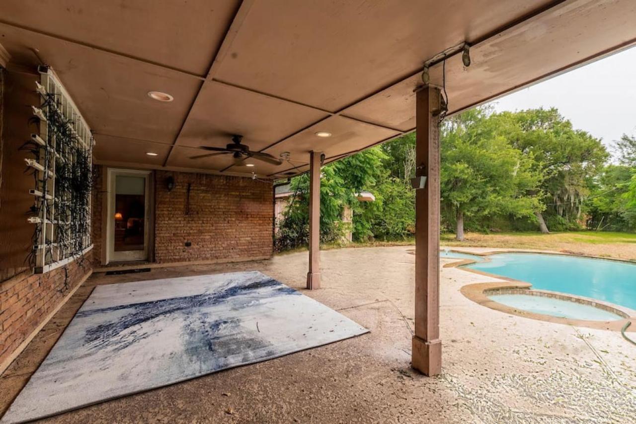 Huge 6 Bedroom With Pool, Spa, 85 Inch Tv, Game Room Houston Dış mekan fotoğraf