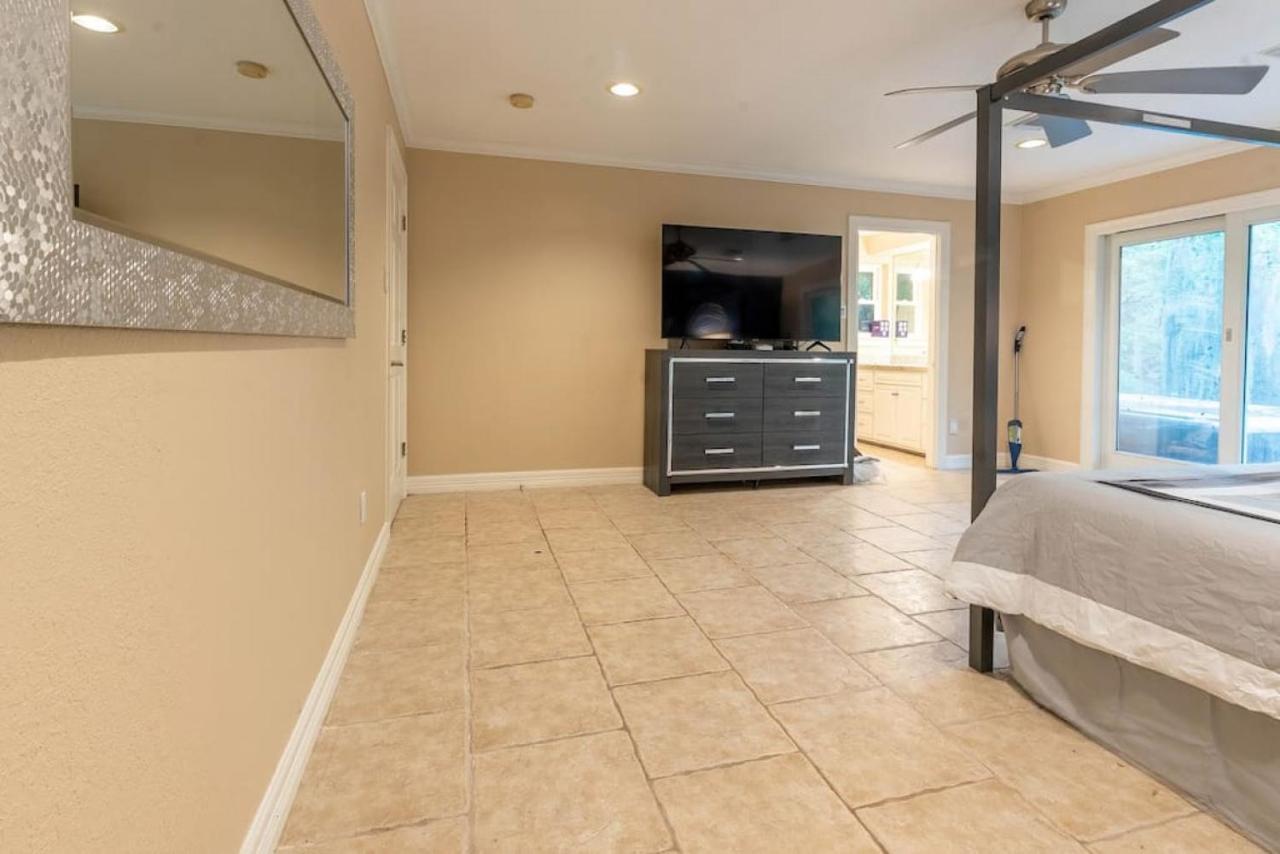 Huge 6 Bedroom With Pool, Spa, 85 Inch Tv, Game Room Houston Dış mekan fotoğraf